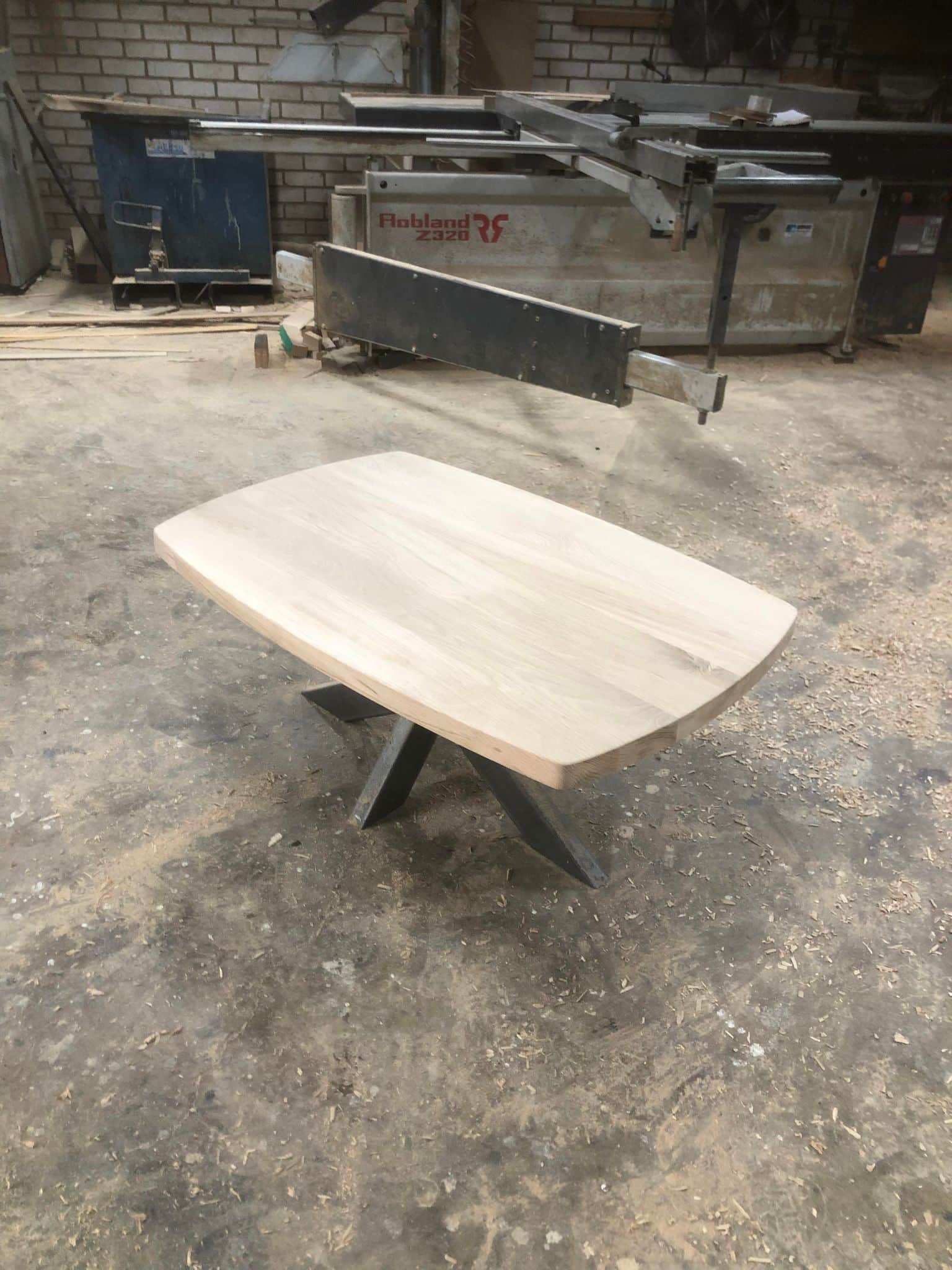 Ovale eiken salontafel / Poot no.943 - Het Ambacht Losser Woonwinkel & Meubelmakerij
